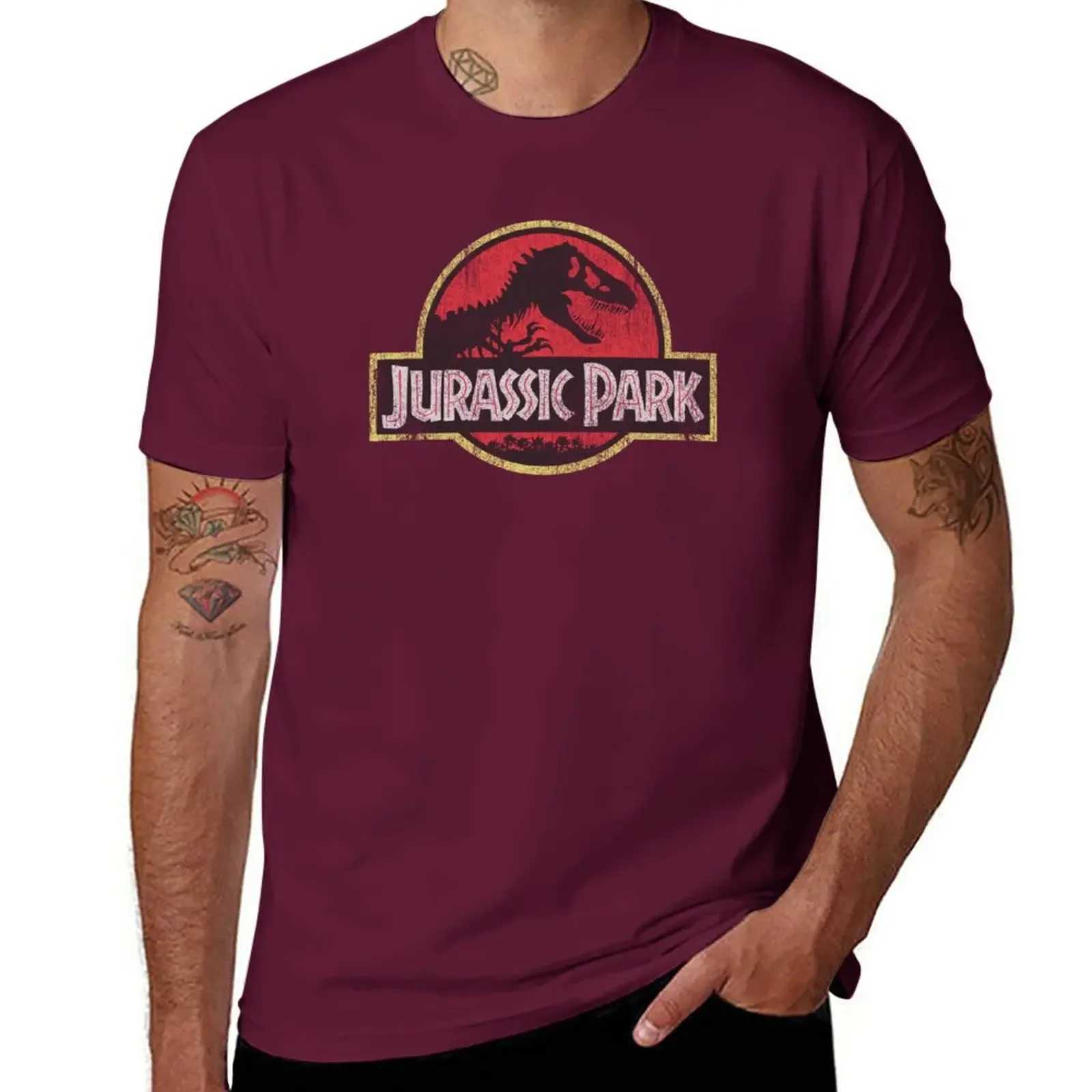 Summer New Jurassic Park Classic Retro Red Distressed T-shirt Tee Retro Dress Pure White Mens Short Sleeve Mens Dress W241223