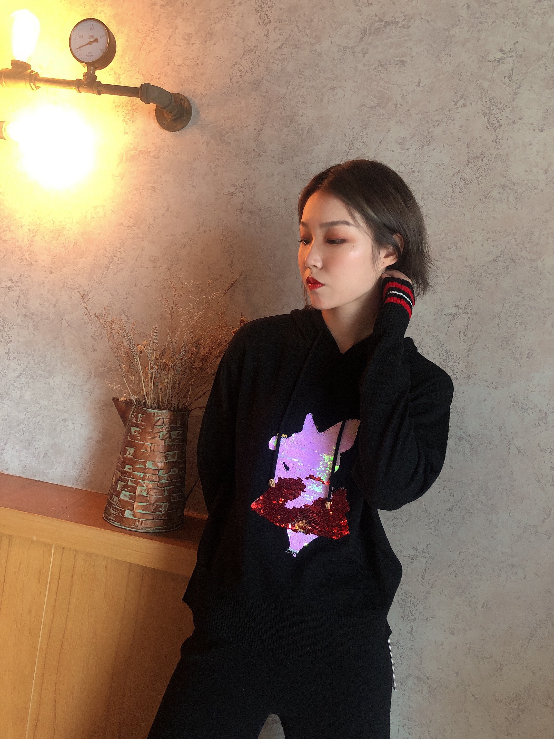 Chic Slim Cut Wool Pullover for Her - Soft & Warm Autumn Wardrobe Essential