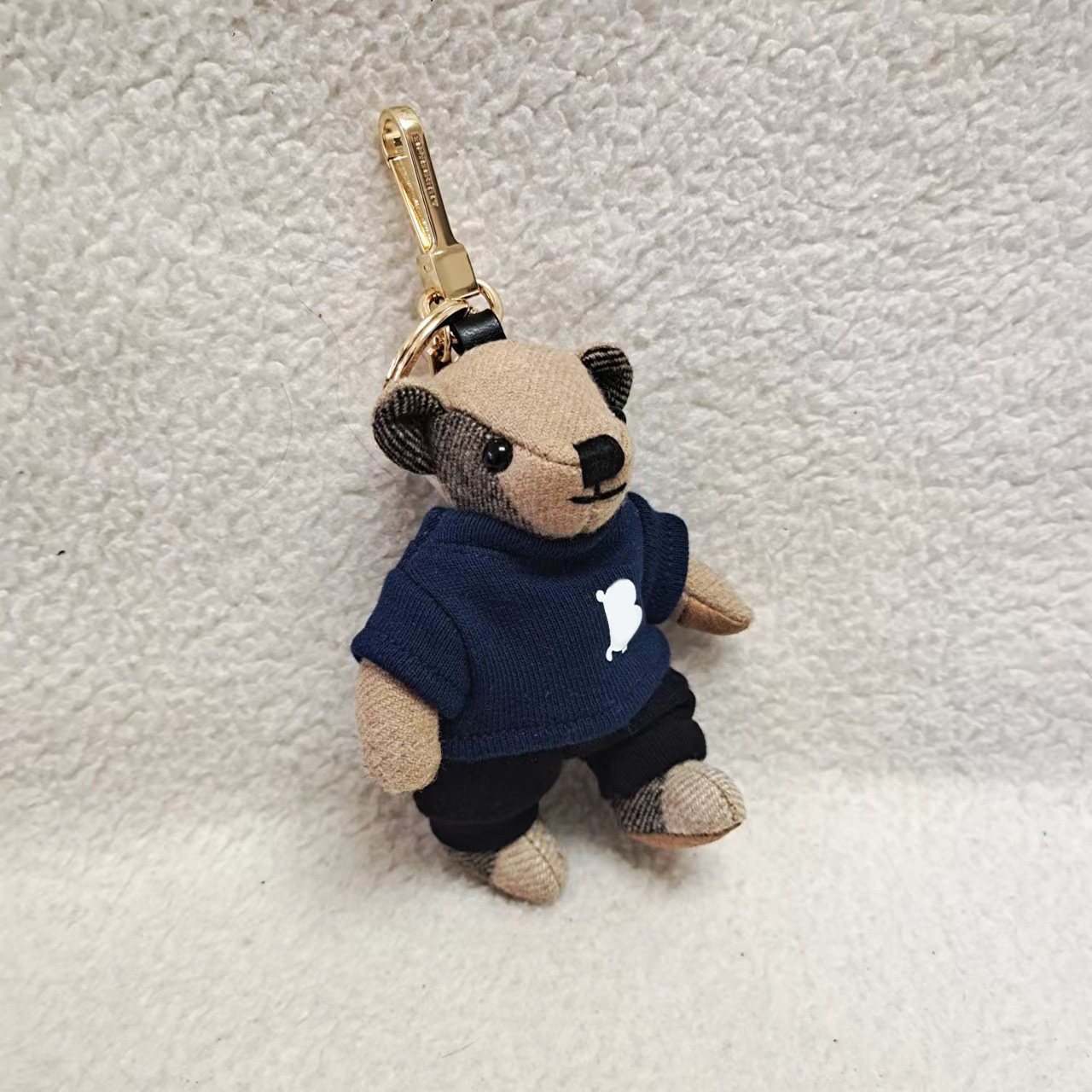 Trench Coat Bear Charm Keychain - Leather Handbag Pendant Gold Plated Vintage Outdoor Keyring for Women Pure Color 2024 S2548