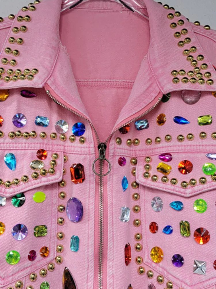 DEAT Womens Denim Coat Heart Diamonds Lapel Gold Rivet Pink Zipper Beading Single Breasted Jackets 2025 Spring Fashion 241223