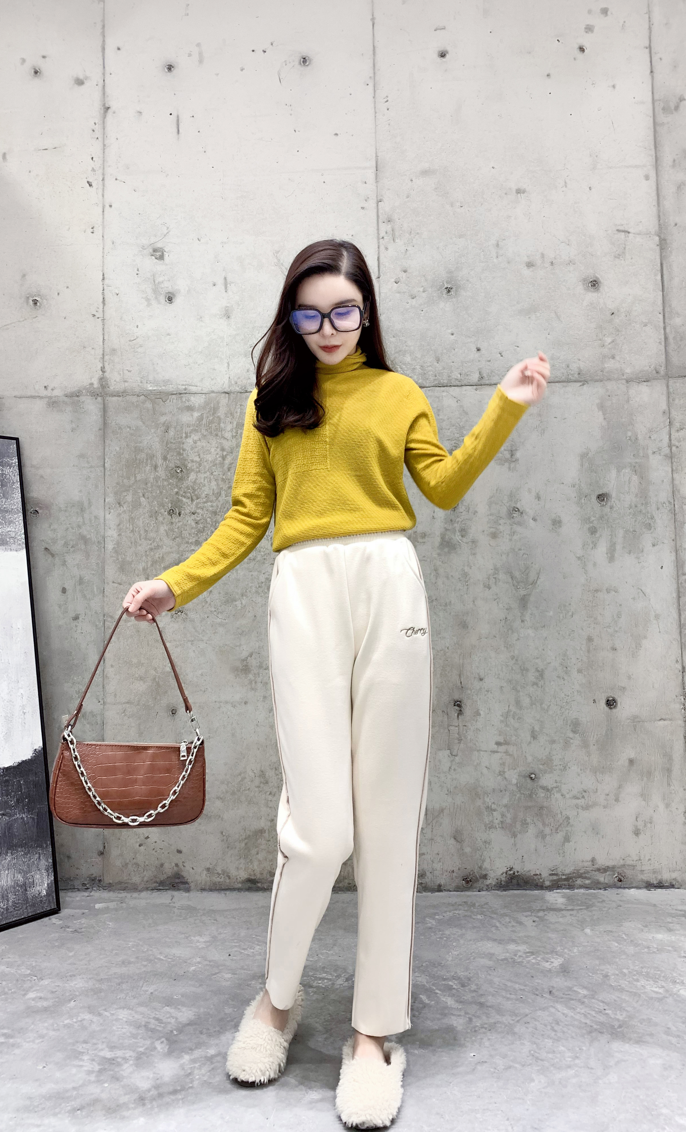 High-Quality Women's Wool Bottom Sweater - Chic and Comfortable for Cold Weather