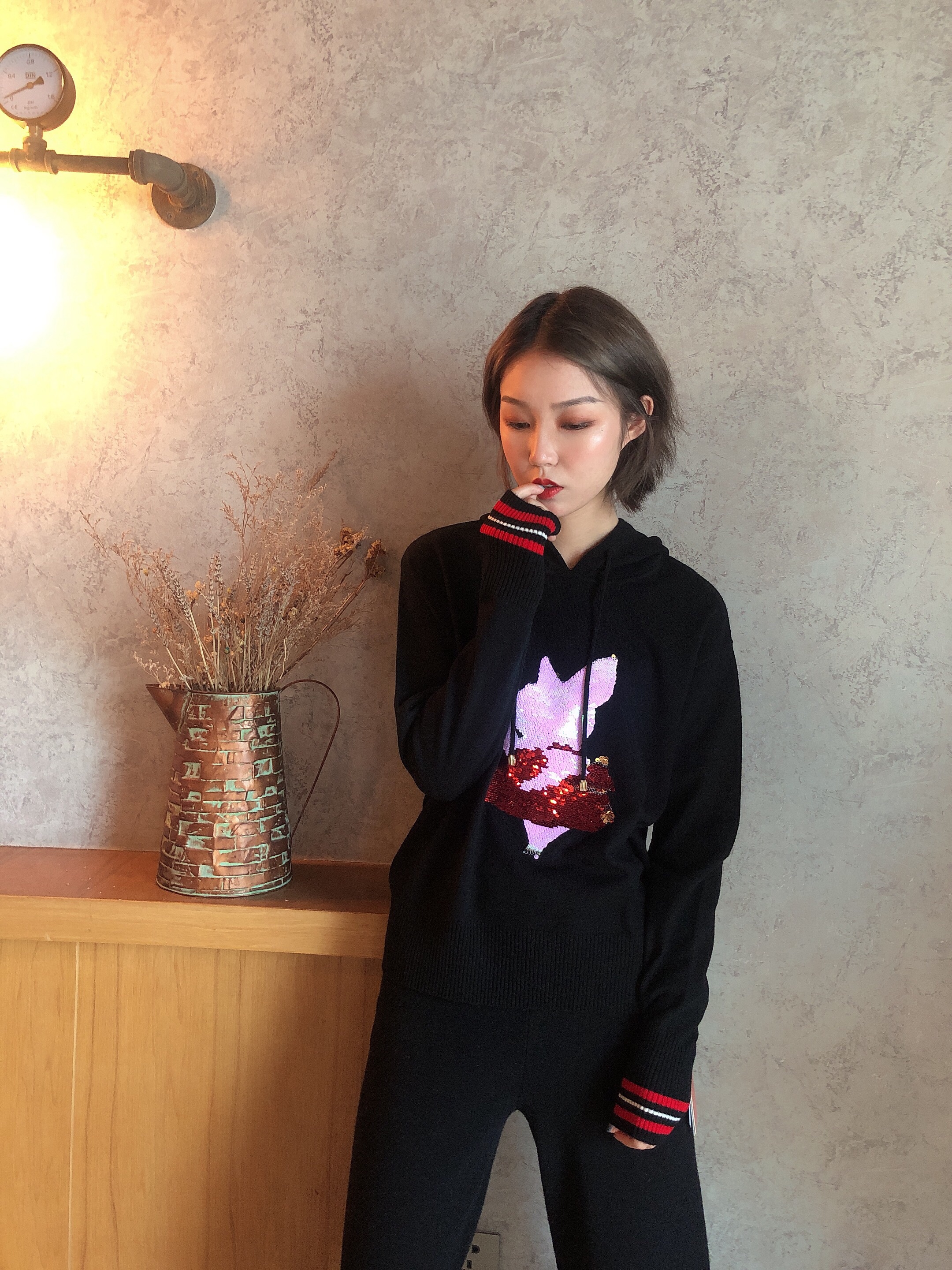 Chic Slim Cut Wool Pullover for Her - Soft & Warm Autumn Wardrobe Essential