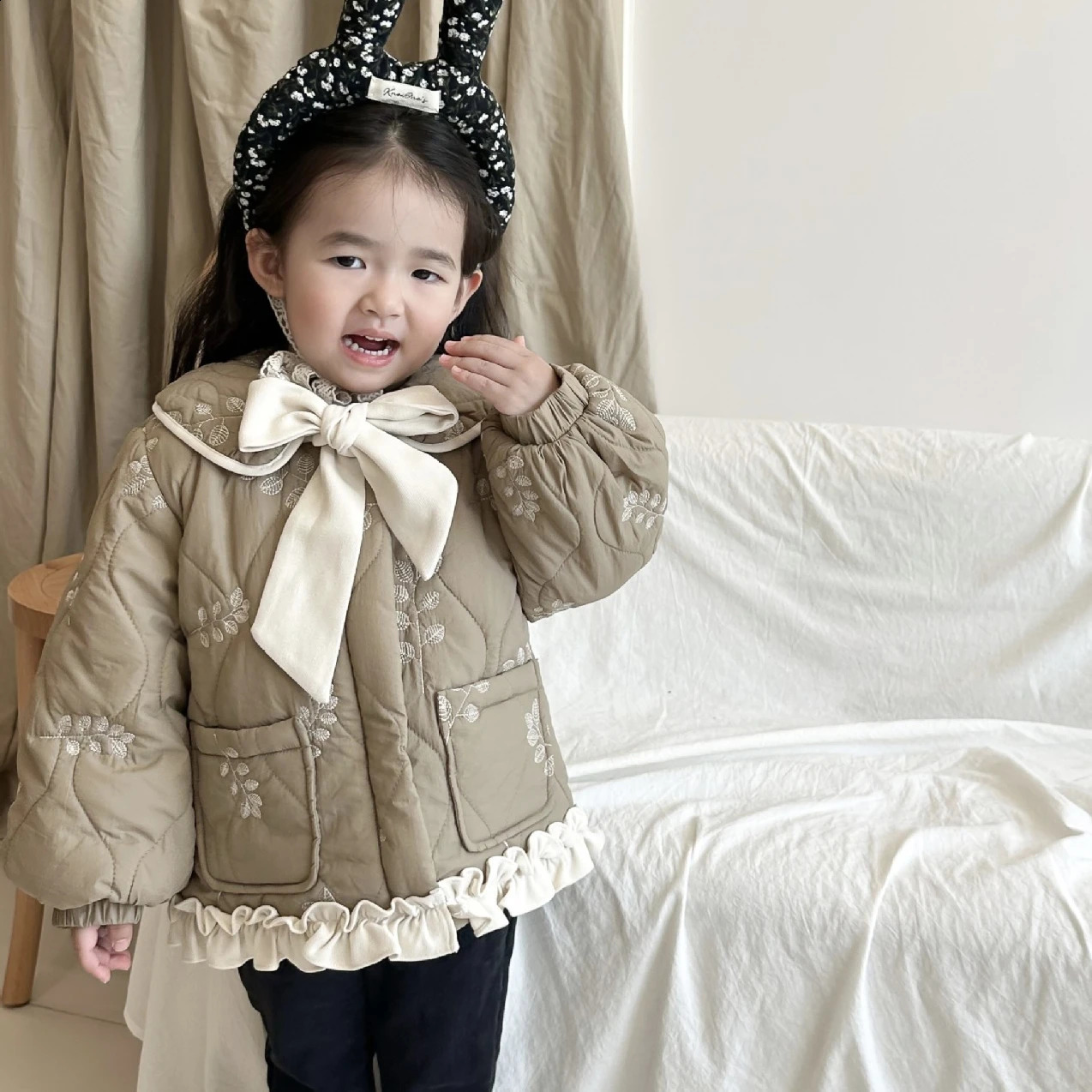 Childrens Winter Cotton Coat Babys Embroidered Flower Down Coat Girls Bow Round Neck Jacket Coat Kids Winter Jacket Parka 241223