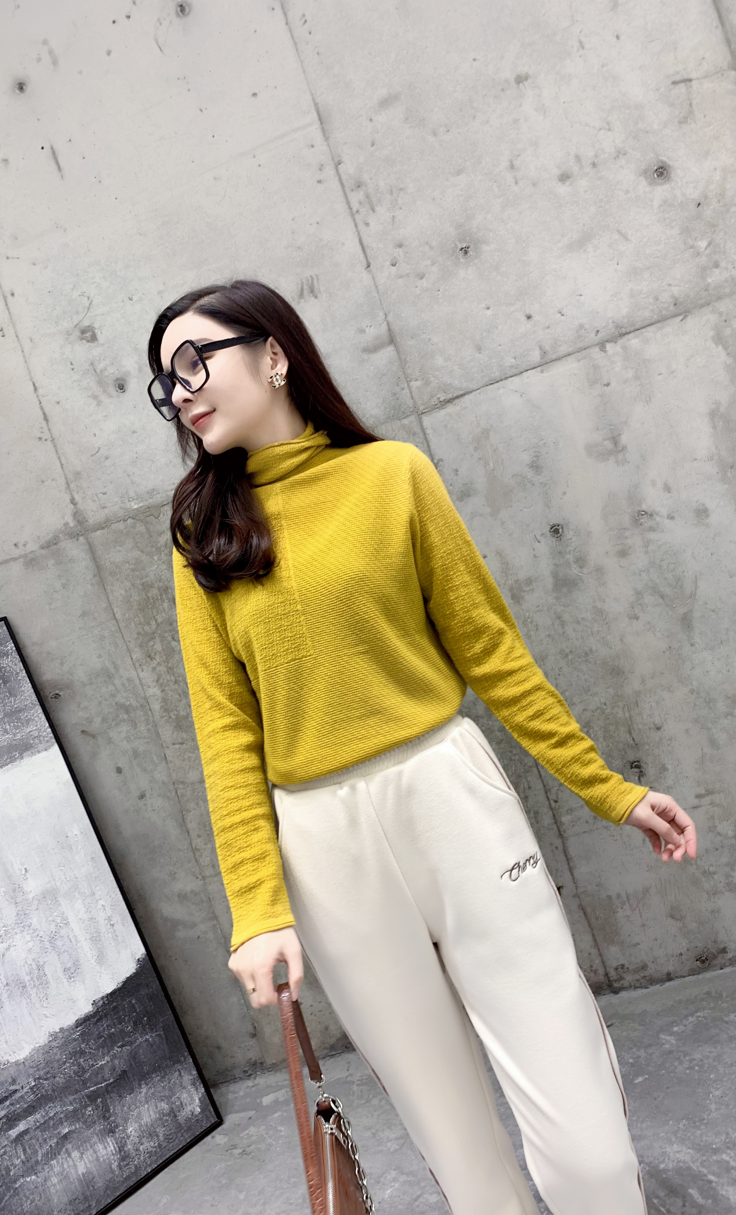 High-Quality Women's Wool Bottom Sweater - Chic and Comfortable for Cold Weather