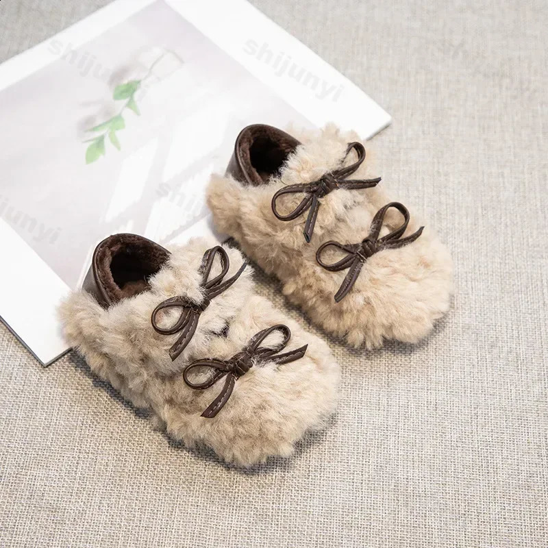 Warm Lambwool Shoes for Girls 2025 Furry Ballet Flats Baby Kids Baby Winter Soft Plush Mary Janes Shoes with Double Bowknot 241223