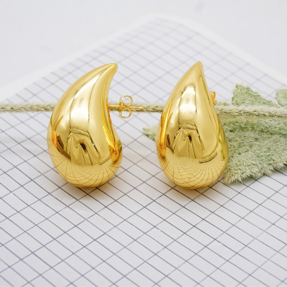 Golden large-sized water droplet hollow earrings for womens fashion earrings 241224