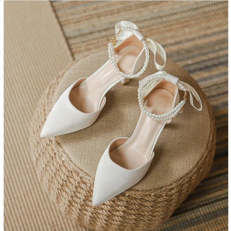 Classic pearl chain pump suitable for womens wedding shoes and womens shoes 241223