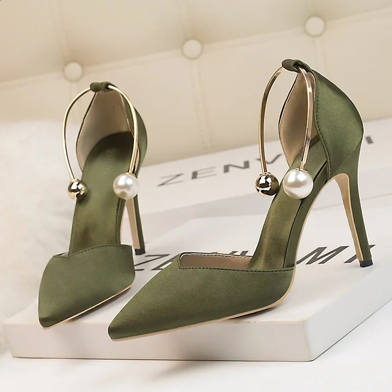Womens pearl high heels Korean fashion sandals solid color party wedding bride pump Saltos Alto Feminina 241223
