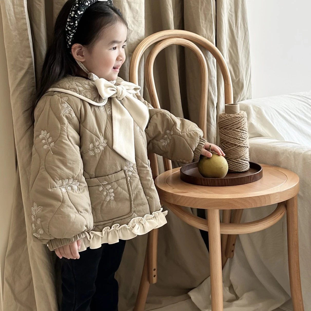 Childrens Winter Cotton Coat Babys Embroidered Flower Down Coat Girls Bow Round Neck Jacket Coat Kids Winter Jacket Parka 241223