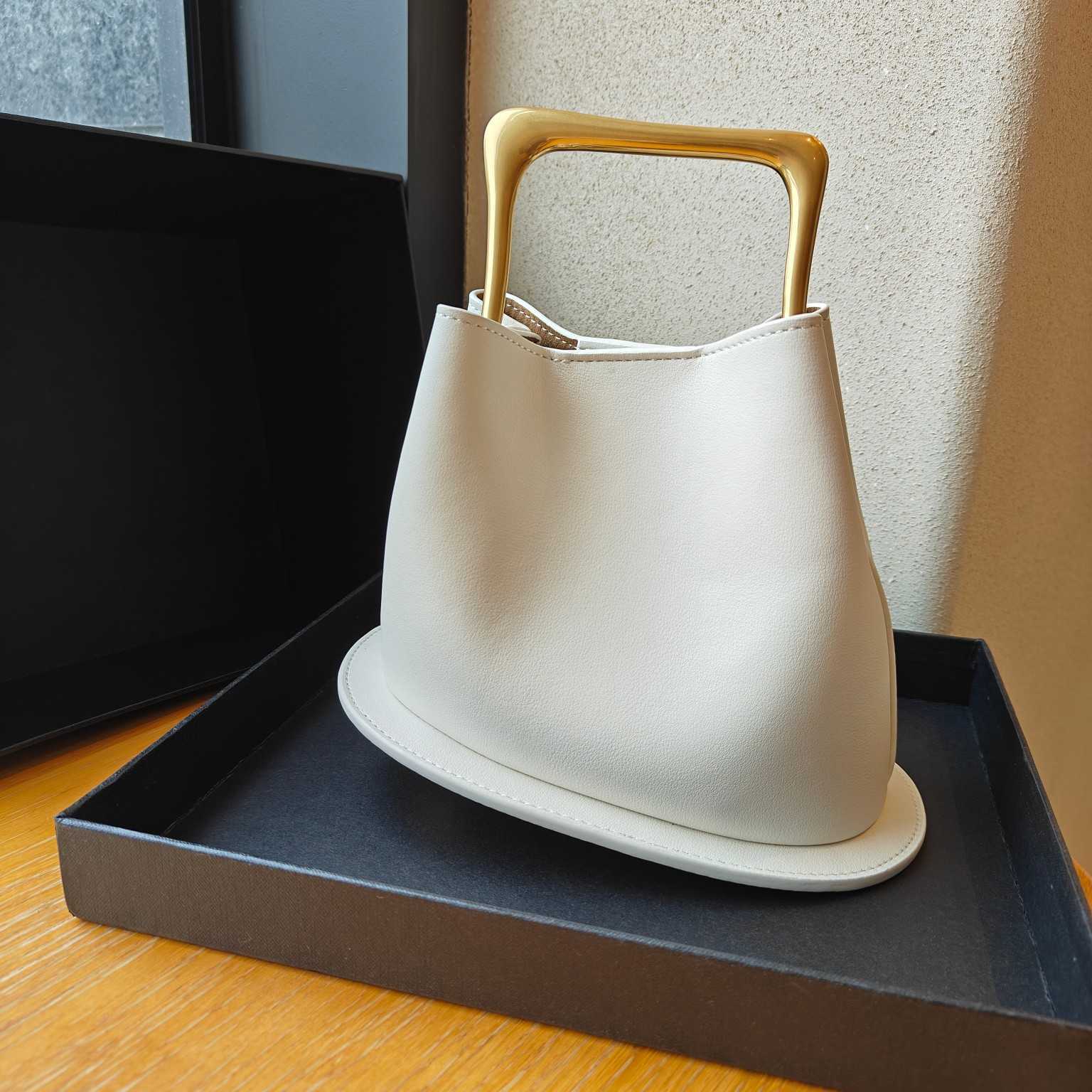 high-end commuting bucket bag, personalized handbag, cowhide vegetable basket, single shoulder crossbody women's bag 241215