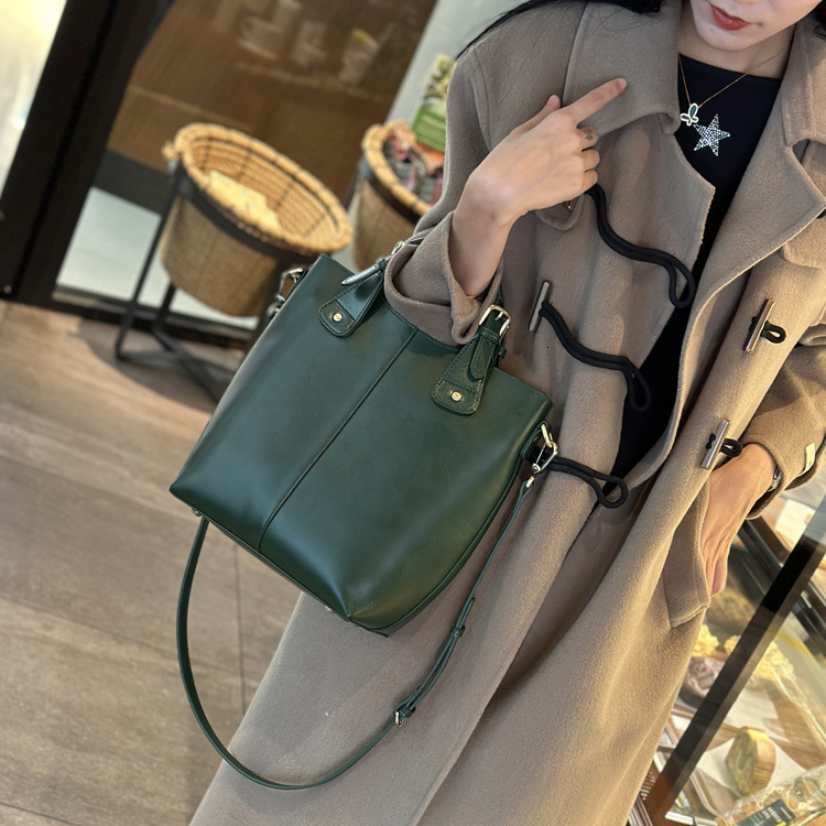 Genuine Leather Retro Fashion Crossbody Soft Commuter Handbag Bucket Bag For Women Shopping Cartoon BagVoyage