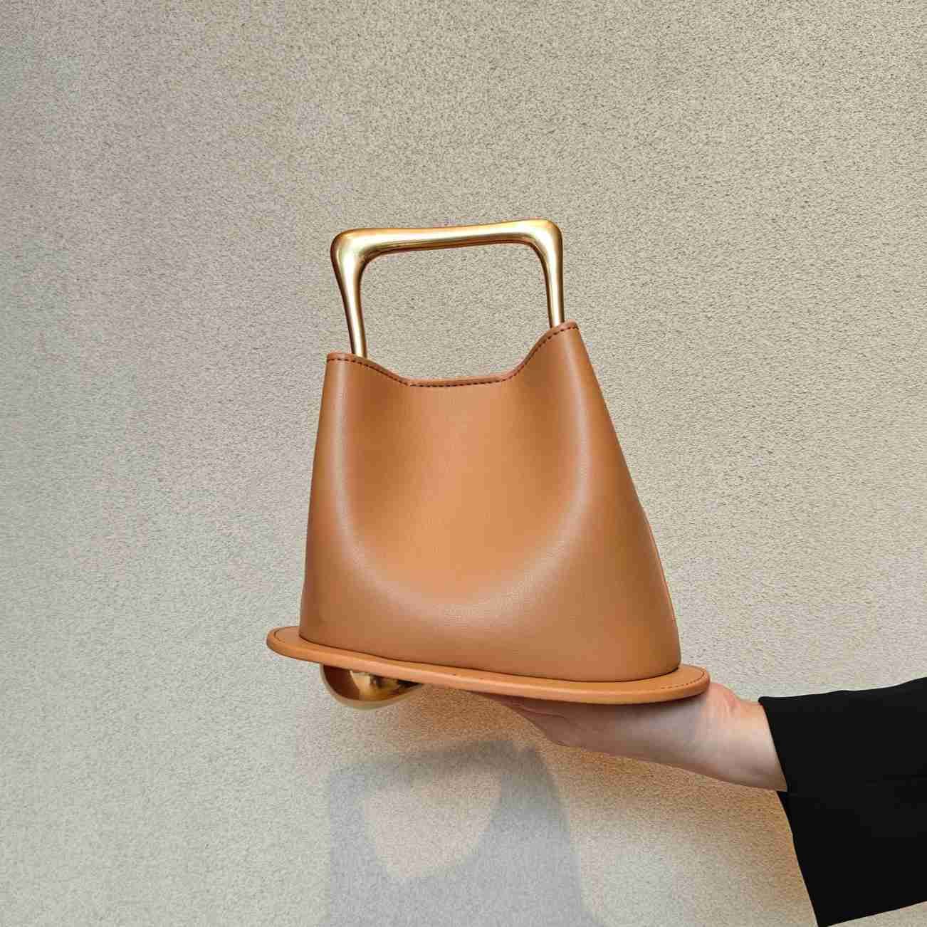 high-end commuting bucket bag, personalized handbag, cowhide vegetable basket, single shoulder crossbody women's bag 241215