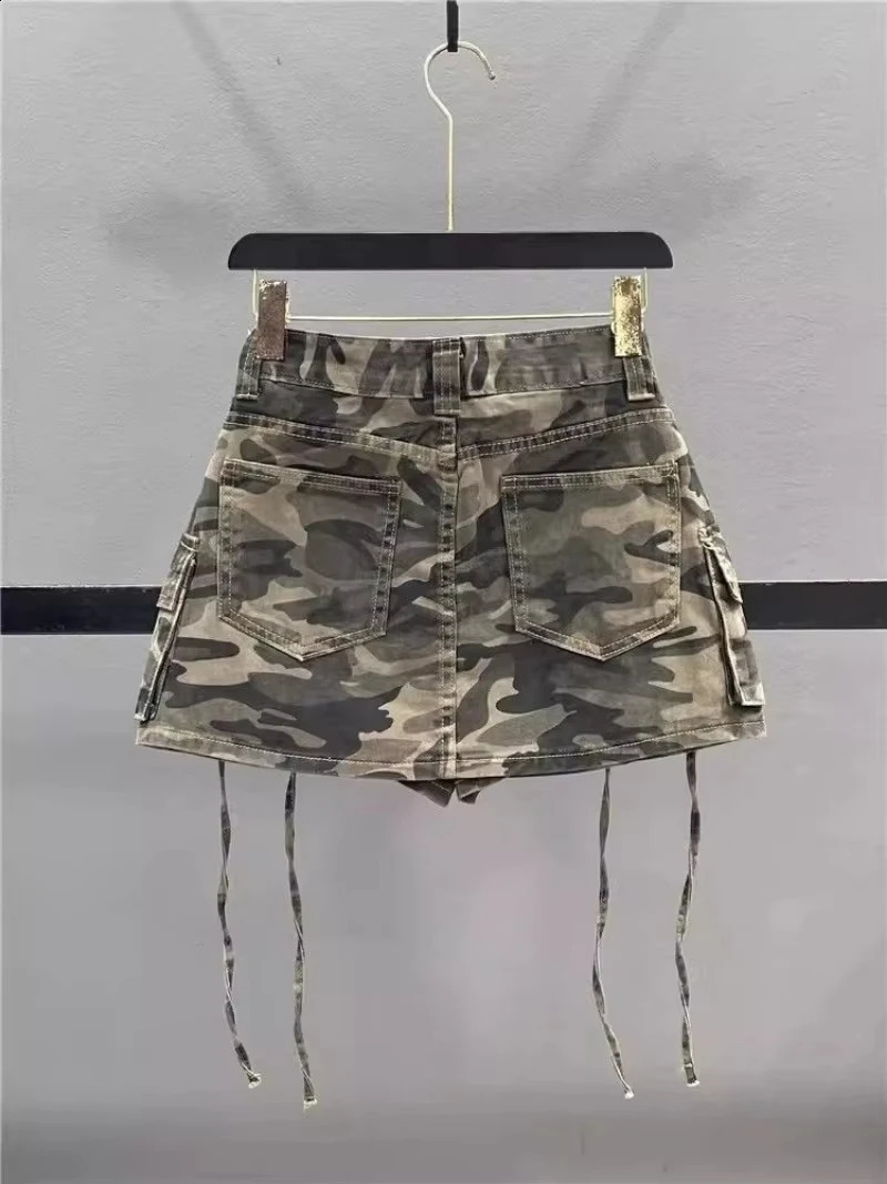 Y2K Fashion Trend Camouflage Big Pocket Tooling Denim Shorts Female Gothic Harajuku Vintage Casual Joker Shorts 241219