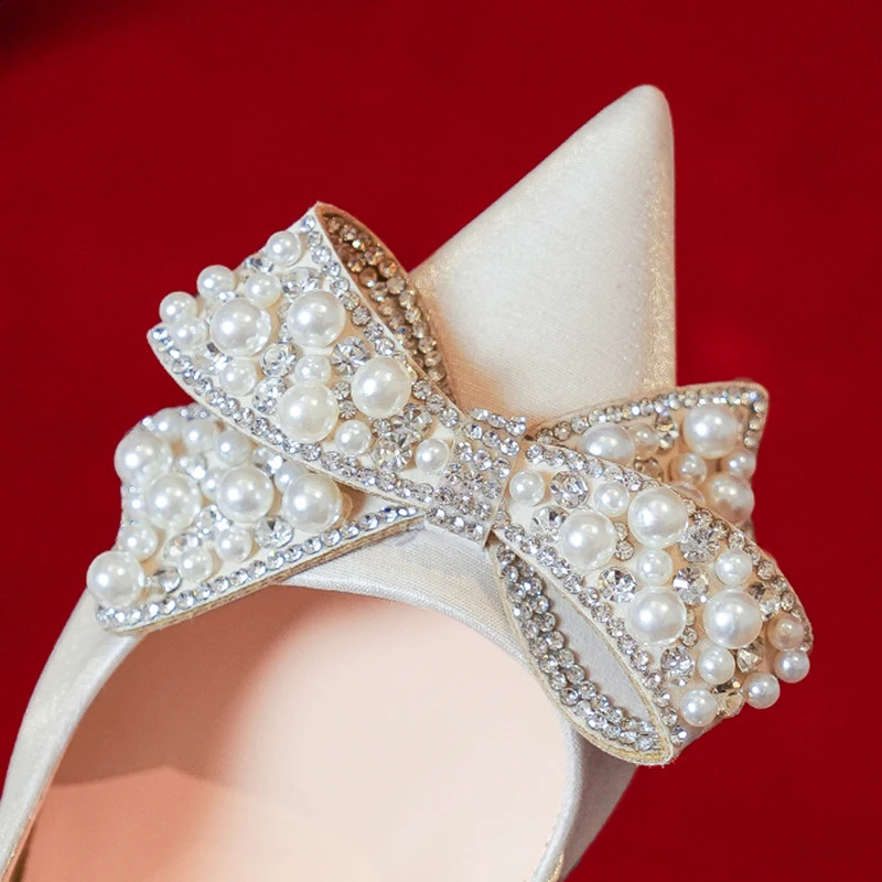 Pearl Bow Knot Womens Wedding Bridal Shoes Sexy Point Toe Fine High Heels Pump Womens Beige Satin High Heels 241223