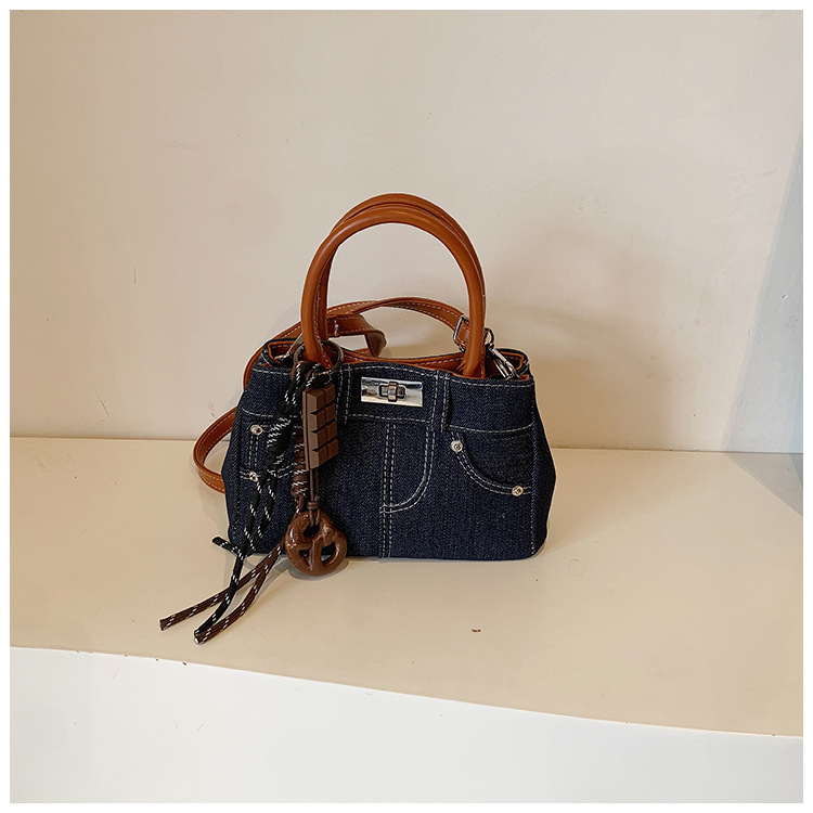2025S Fashion Designer Free Shipping New Single Shoulder Bags Women Flap Square Fashion Crossbody Cowboy Canvas Crescent Cross Bucket Bag