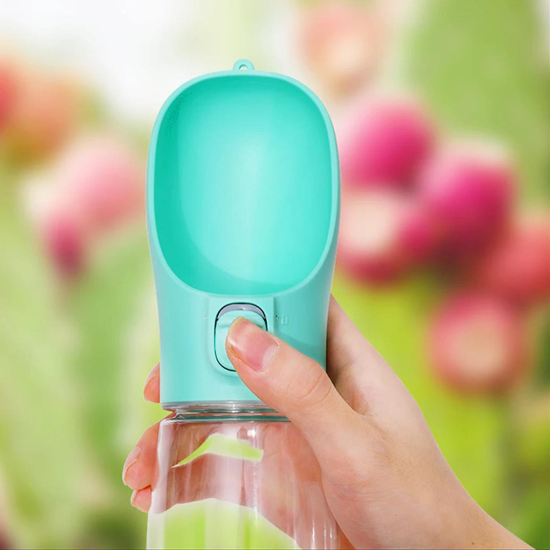 Portable dog water bottle is durable and suitable for dogs, cats, outdoor walks, travel water bottles, cat bowls, dog supplies, and pet supplies