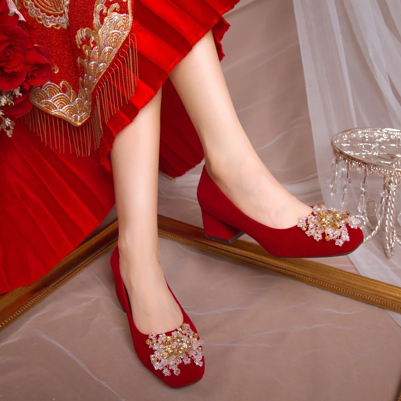 Elegant Womens Red Silk Wedding Bridal Shoes Pearl Bow Pointed Toe Pump Womens Sexy Party Dress High Heels Womens 241223