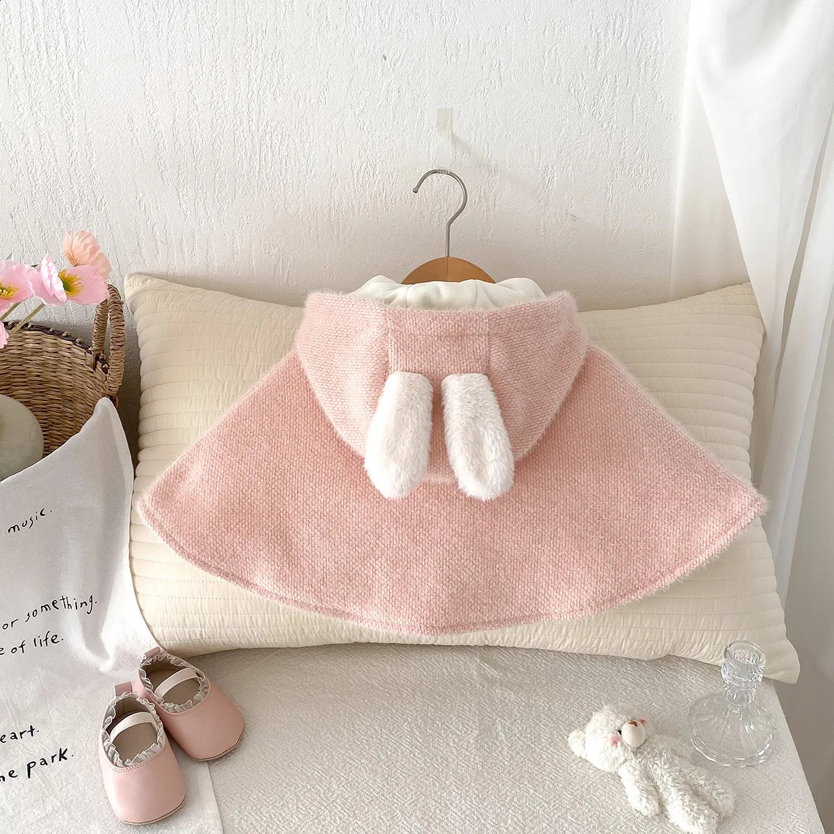 Autumn Winter born Girls Cloaks Hooded Hairy Rabbit Ears Warm Cute Solid Baby Girl Coat Plus Velvet Princess Infant Girl Coat 241223