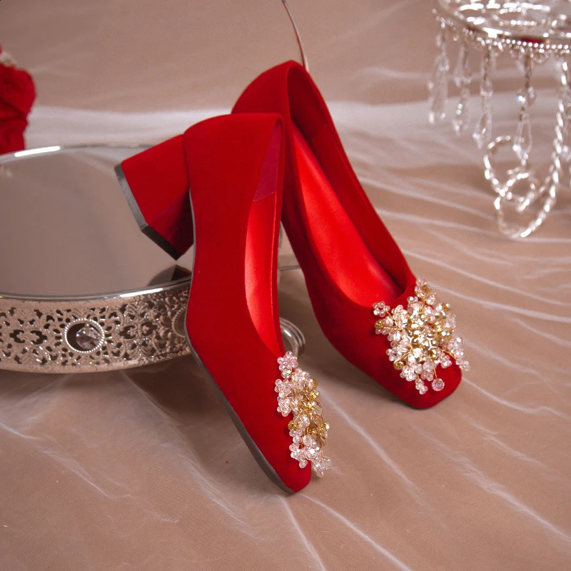 Elegant Womens Red Silk Wedding Bridal Shoes Pearl Bow Pointed Toe Pump Womens Sexy Party Dress High Heels Womens 241223