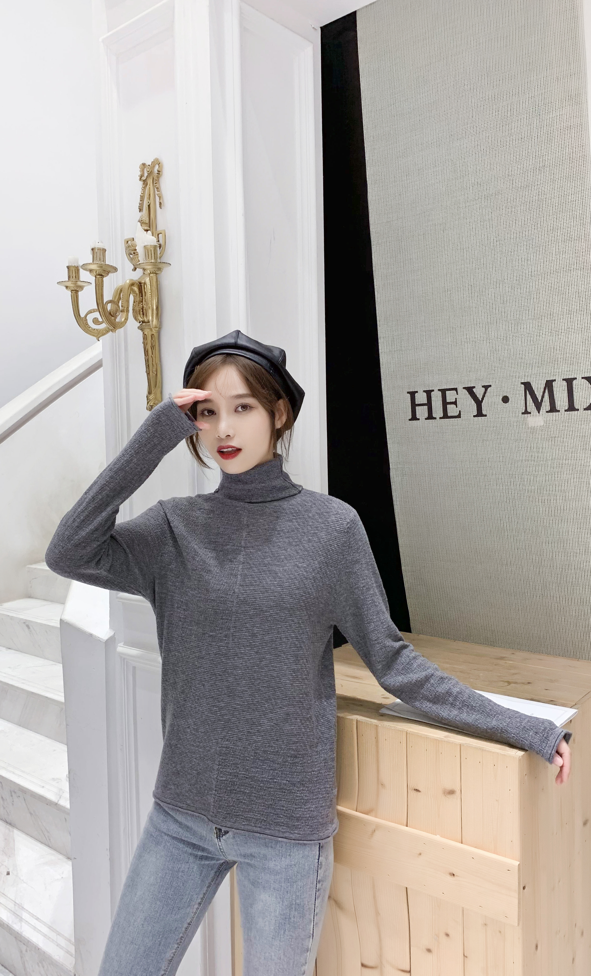 High-Quality Women's Wool Bottom Sweater - Chic and Comfortable for Cold Weather