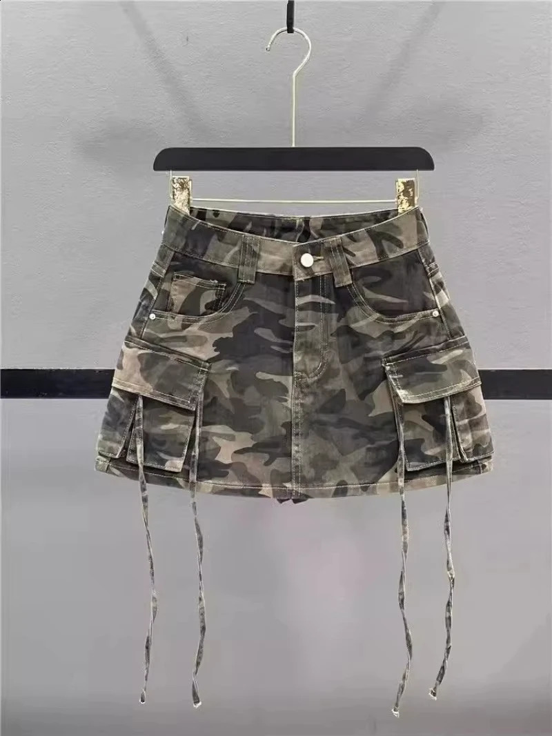 Y2K Fashion Trend Camouflage Big Pocket Tooling Denim Shorts Female Gothic Harajuku Vintage Casual Joker Shorts 241219