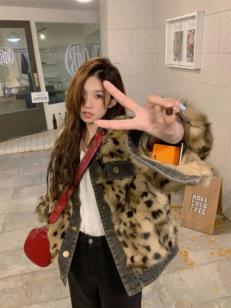 Women Leopard Printed Faux Fox Fur Spliced Denim Coat Winter Retro Patchwork Mink Fur Jeans Jacket Furry Outwear Tops 241223