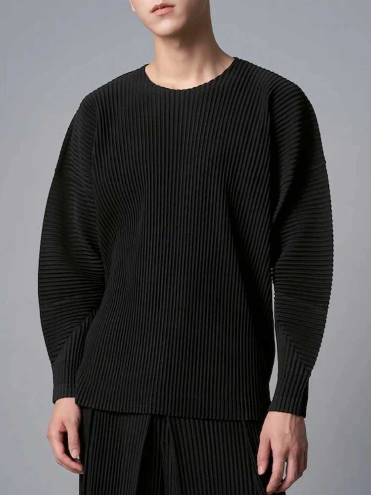 Miyake pleated mens long sleeved flat seam hem T-shirt full sleeved round neck T-shirt Korean streetwear casual top W241223