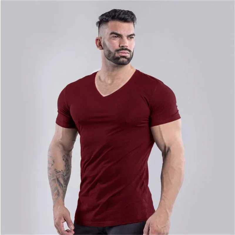 Cotton gym T-shirt mens summer fitness clothing V-neck short sleeved T-shirt slim fit T-shirt fitness training T-shirt top W241223