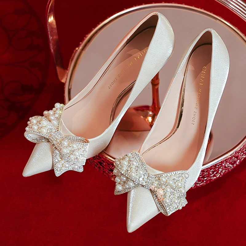 Pearl Bow Knot Womens Wedding Bridal Shoes Sexy Point Toe Fine High Heels Pump Womens Beige Satin High Heels 241223