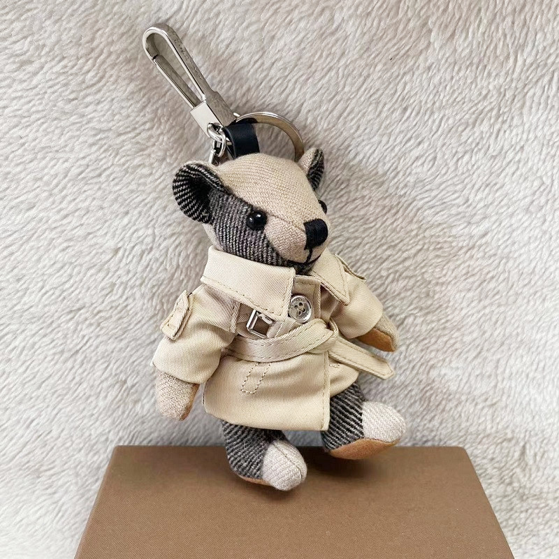 Trench Coat Bear Charm Keychain - Leather Handbag Pendant Gold Plated Vintage Outdoor Keyring for Women Pure Color 2024 S2548