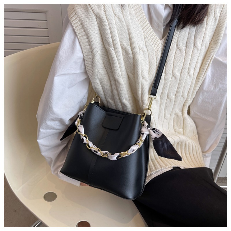 Stylish and simple women's bags new versatile shoulder bags contrasting colors and textures silk scarves chains bucket bags