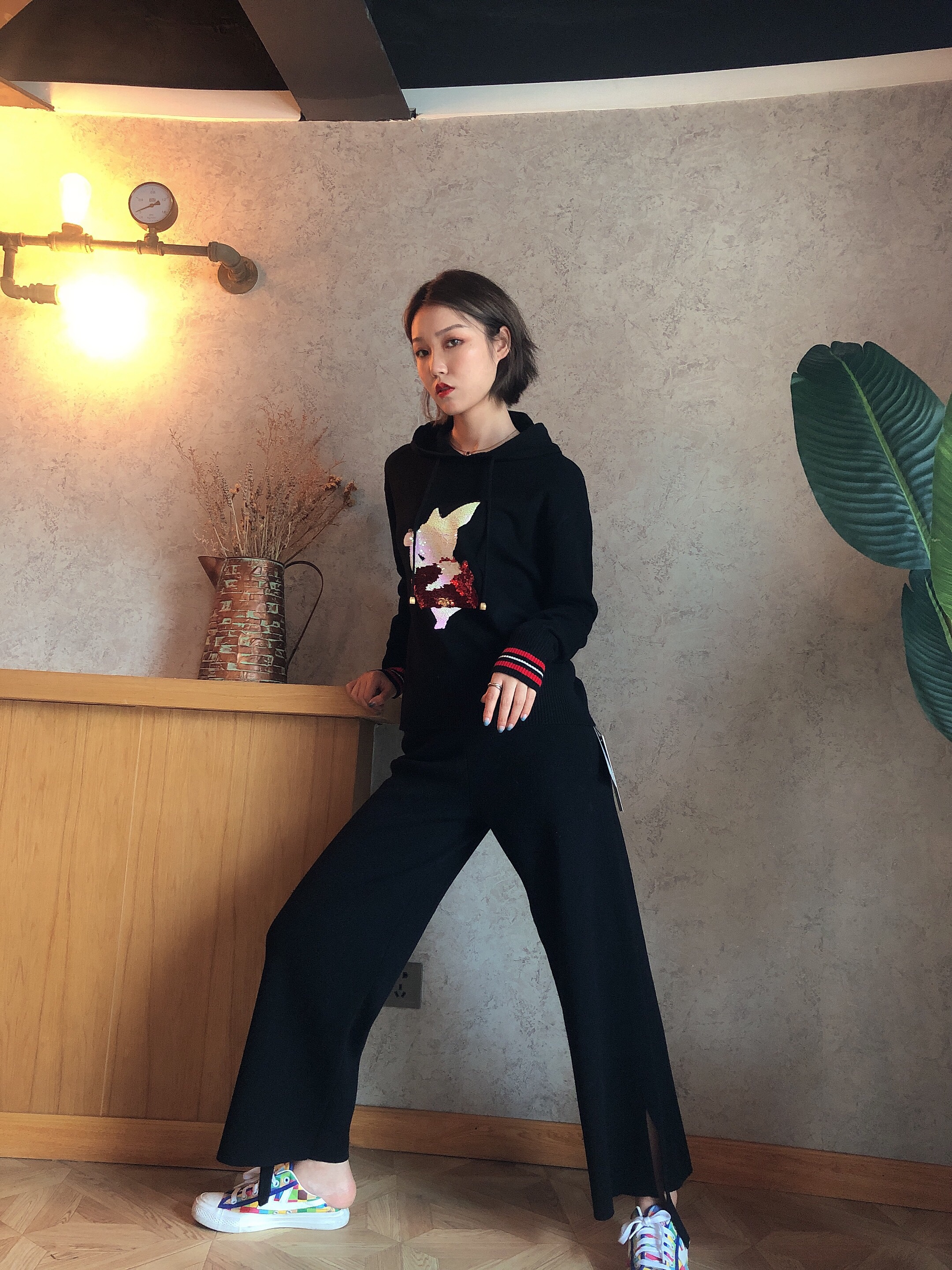 Chic Slim Cut Wool Pullover for Her - Soft & Warm Autumn Wardrobe Essential