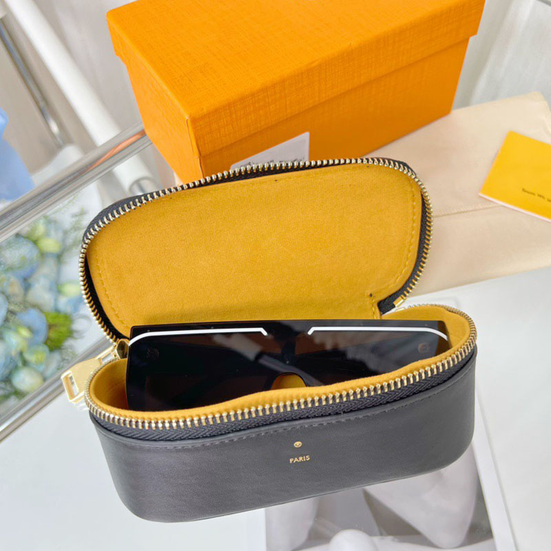 Designer Luxury Leather Eyeglass Case for Women 10654 Sunglasses Pouch Small Bag Floral Eyeglasses Case Fashionable Portable Protective Cover Pendant