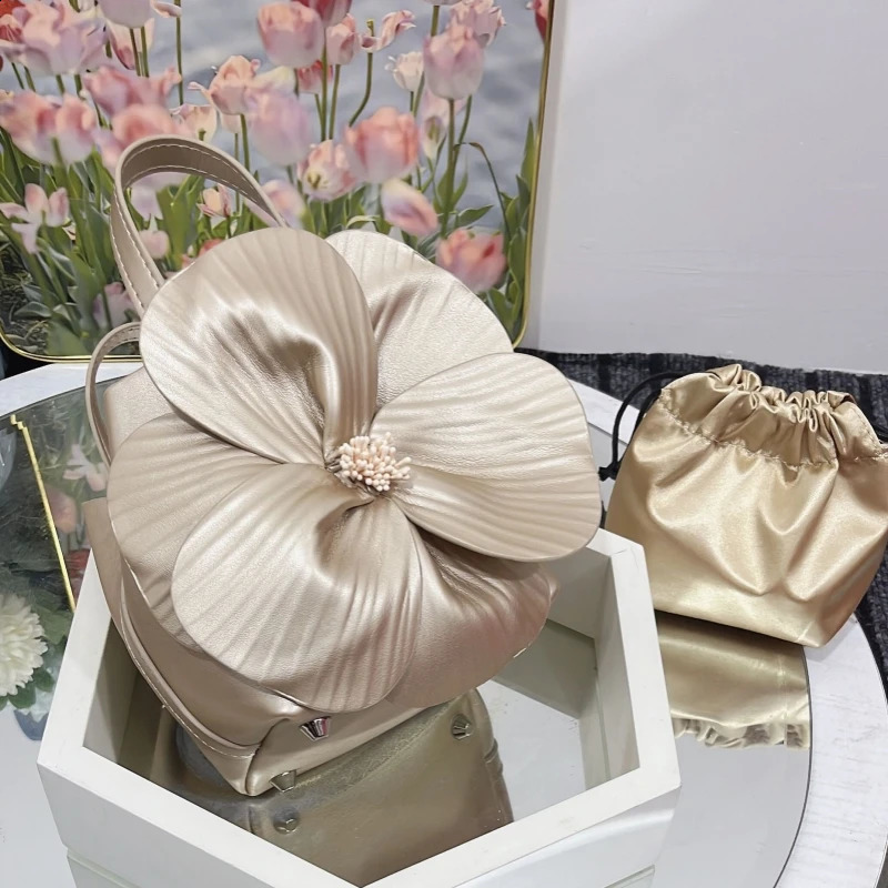 Spring Arrivals Creative Flower Shaped Tote Bag Pleated PU Leather Womens Handabg Female Party Wedding Evening Clutch 241223