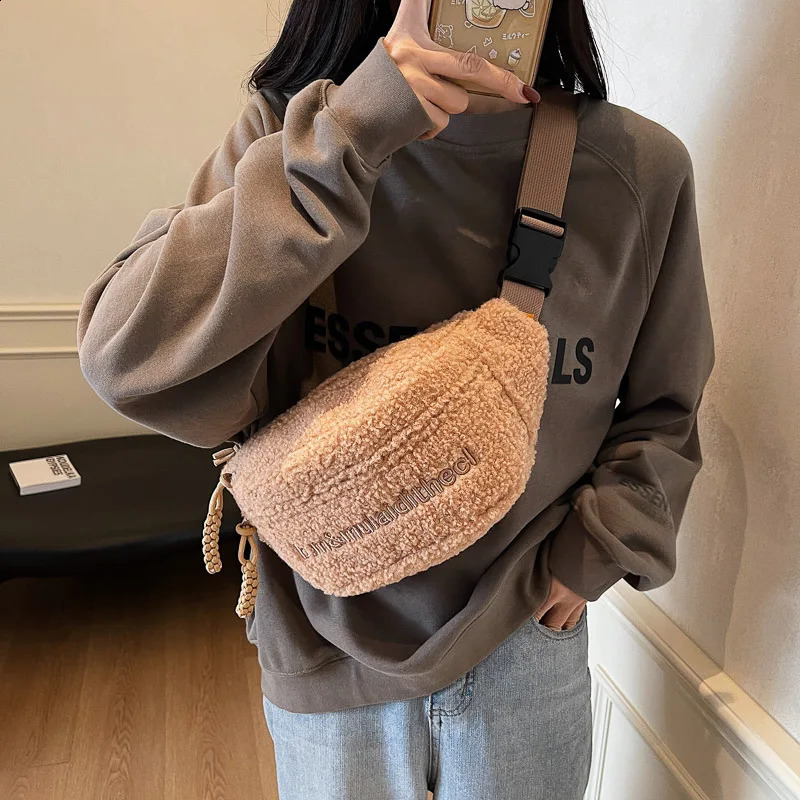 Fleece Sherpa Crossbody Bag for Women Mini Everywhere Belt Bag Trendy Fashionable Cute Waist Pouch Sling Bum Bag Waist Bum Pack 241224
