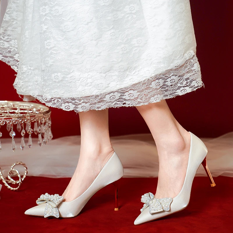Pearl Bow Knot Womens Wedding Bridal Shoes Sexy Point Toe Fine High Heels Pump Womens Beige Satin High Heels 241223
