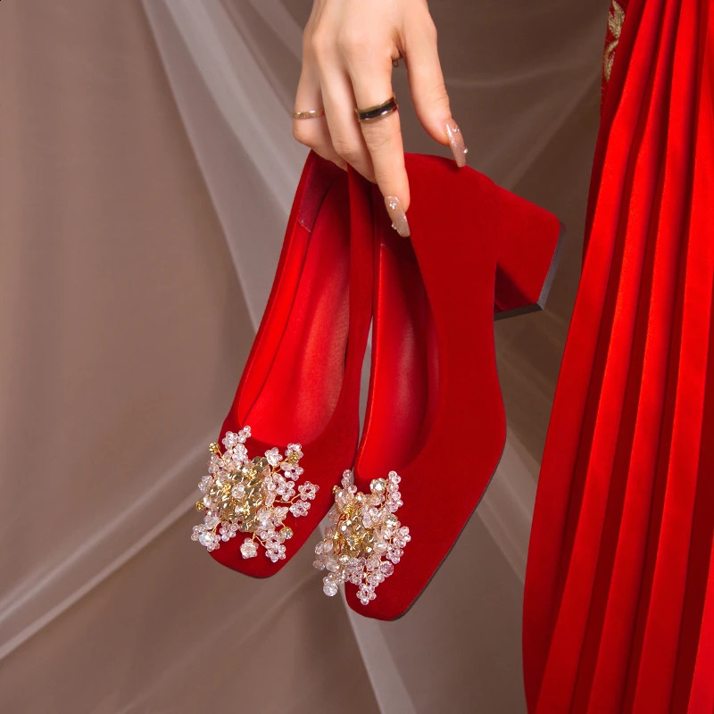 Elegant Womens Red Silk Wedding Bridal Shoes Pearl Bow Pointed Toe Pump Womens Sexy Party Dress High Heels Womens 241223