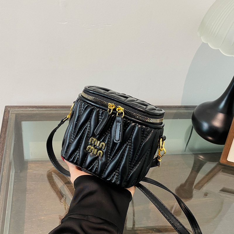Free shipping 2025 new Single Shoulder Bags for Women lady flap black cosmetic bag crossbody bag