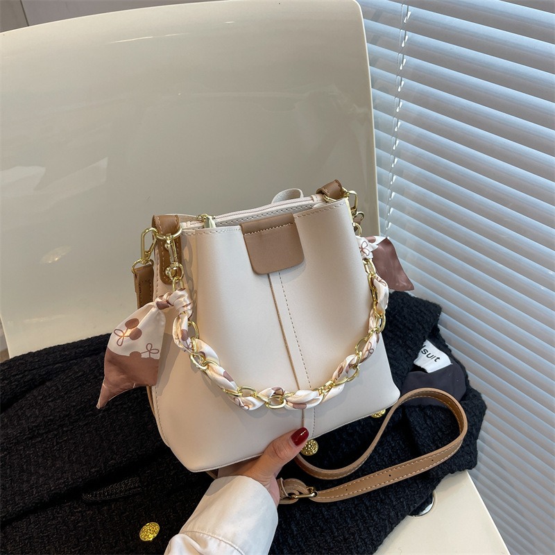 Stylish and simple women's bags new versatile shoulder bags contrasting colors and textures silk scarves chains bucket bags