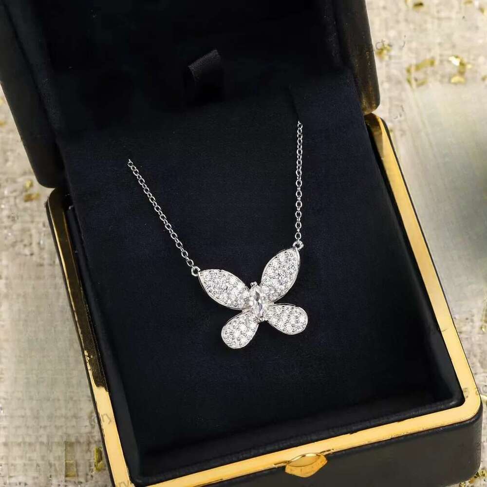 Sier Phantom Butterfly Pendant Necklace for women Five wers with Dia Bracelet designer Jewelry Women collarbone Chain Engagement gift