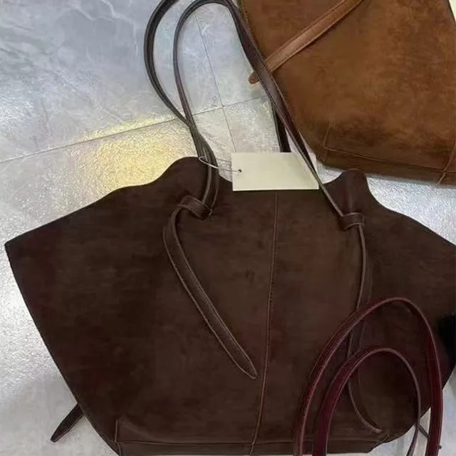 Autumn Winter New Fashion Suede Vintage Shoulder Large Capacity Single Tote Handbag Trend Female Underarm Bag Cartoon