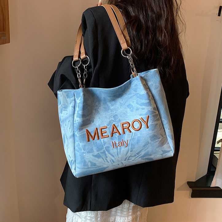Small niche design denim bag, women's new versatile large capacity handbag, single shoulder tote bag class commuting 241215