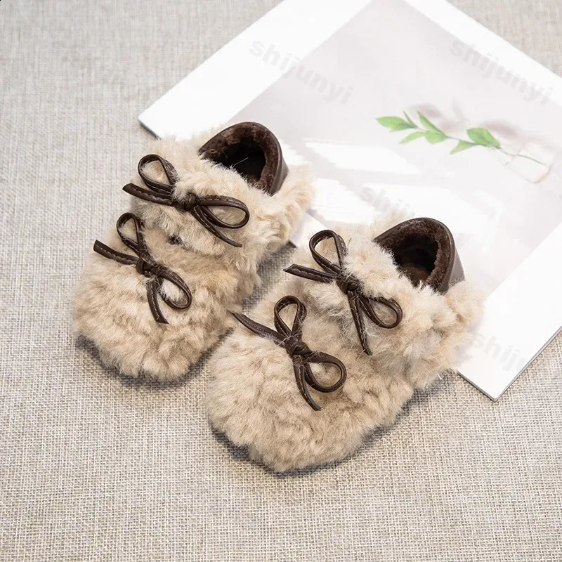 Warm Lambwool Shoes for Girls 2025 Furry Ballet Flats Baby Kids Baby Winter Soft Plush Mary Janes Shoes with Double Bowknot 241223