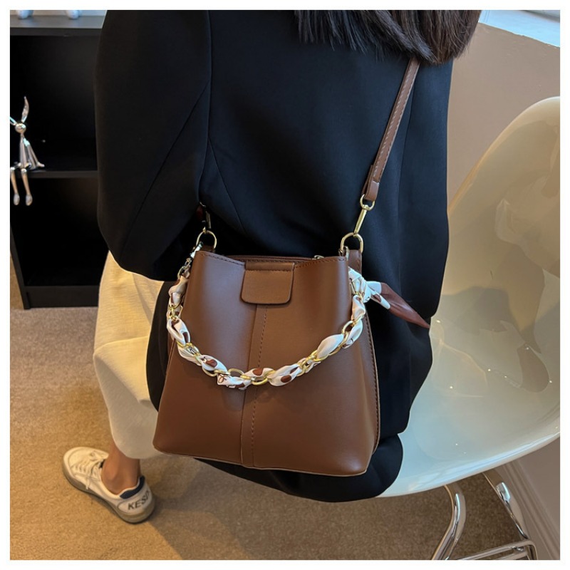 Stylish and simple women's bags new versatile shoulder bags contrasting colors and textures silk scarves chains bucket bags