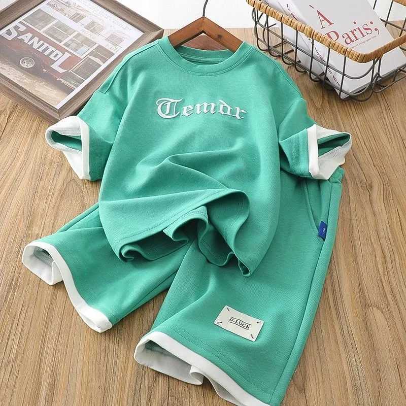 Clothing Sets Childrens Boy Clothes Set Summer Patchwork Letter Tshirts and Shorts Suit Teenage Short Sleeve Top Bottom 2pc Fashion TracksuitY241225YY