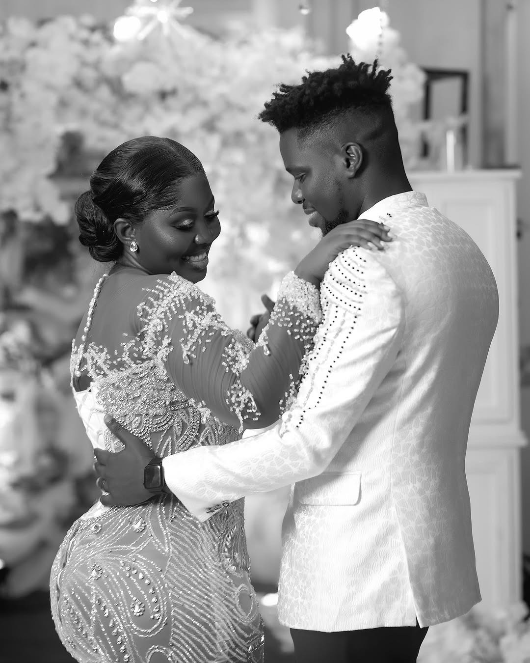 2025 Arabic Aso Ebi Plus Size Ivory Lace Wedding Dresses Illusion Crystals Beaded Detachable Train Bridal Gowns Dress ZJ406