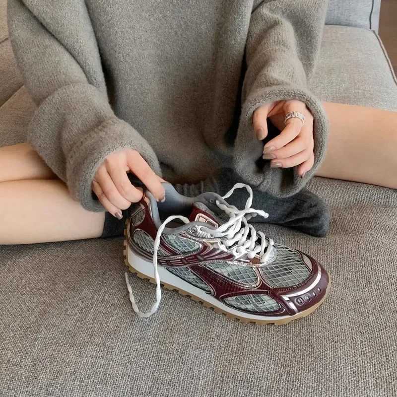 Luxury sports shoes lace up round toe casual shoes Pahwork mesh hollow running shoes outdoor sports shoes Y241225