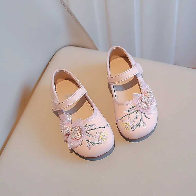 Athletic Outdoor Girls Casual Shoes Spring Autumn New Pink Soft Girls Single Shoes Green Embroidery Flat Kid Girls Small Leather Shoes Sandals H241223