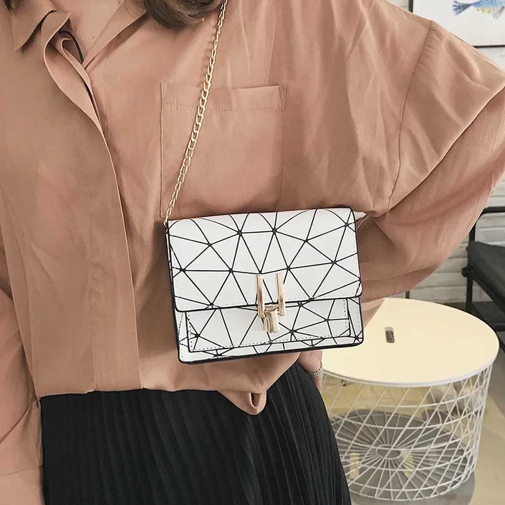 Womens Handbags Striped Square Designe Crossbody Bags High Capacity Fine Texture Soft Comfortable Females Crossbody BagXJ241225