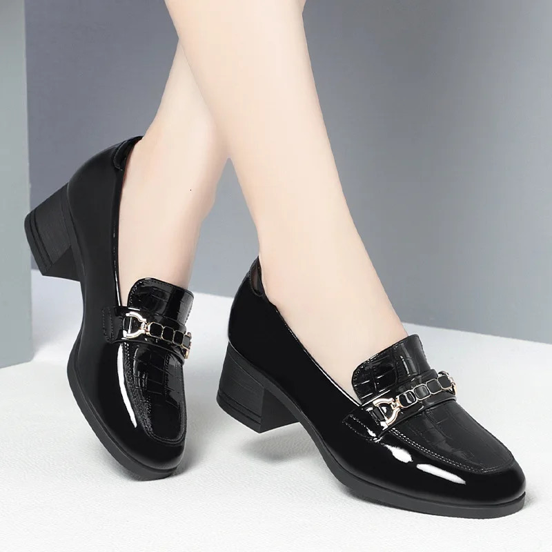 Vintage British Style Deep Mouth Patent Leather Shoes Women Pumps Spring Block High Heels Shoes Loafers Women Office Model 241225